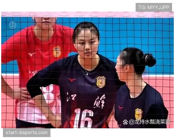 张常宁在家叠衣服都像在发球
